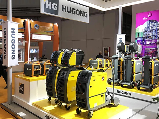 进博会首日4001老百汇网站意大利CEA展位展品4001老百汇网站CEA数字化焊机