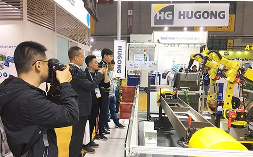 第二届进博会浙江日报拍摄4001老百汇网站意大利CEA展位