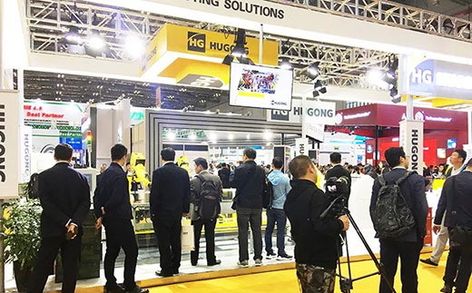 上海东方传媒第一财经拍摄4001老百汇网站意大利CEA展位