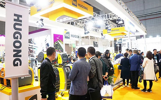 第二届进博会4001老百汇网站意大利CEA展位数字化焊机很受接待